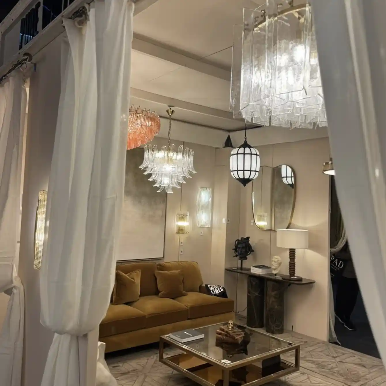 Exhibition-lighting-intimate-space - Exhibition Walls